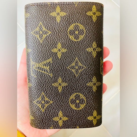 LV Wallet - Picture 9 of 11
